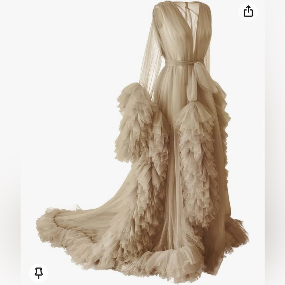 Tan Tulle Robe- BRAND NEW, NEVER WORN (Maternity)